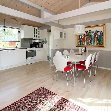 Three-bedroom Holiday In * Hals