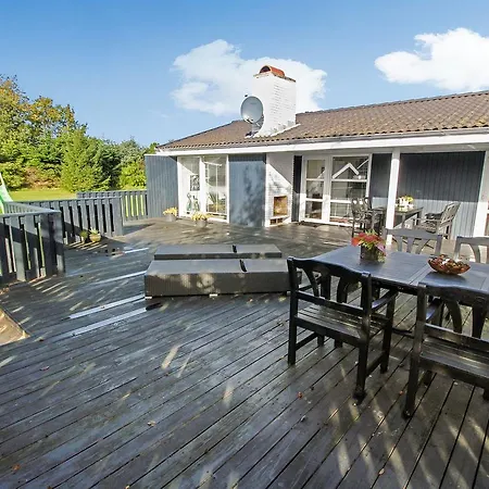 Feriehus Three-bedroom Holiday In *