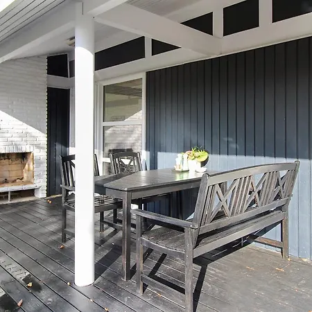 Three-bedroom Holiday In * Hals