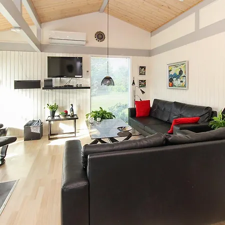 Three-bedroom Holiday In * Hals