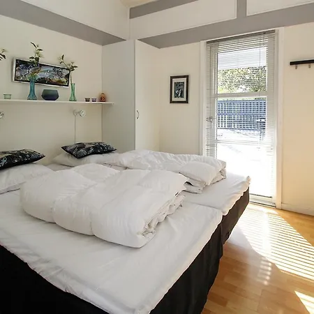 Three-bedroom Holiday In * Hals