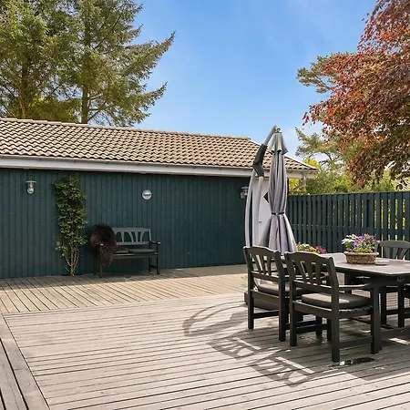 Feriehus Three-bedroom Holiday In
