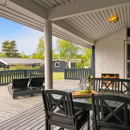 Three-bedroom Holiday In Feriehus Hals