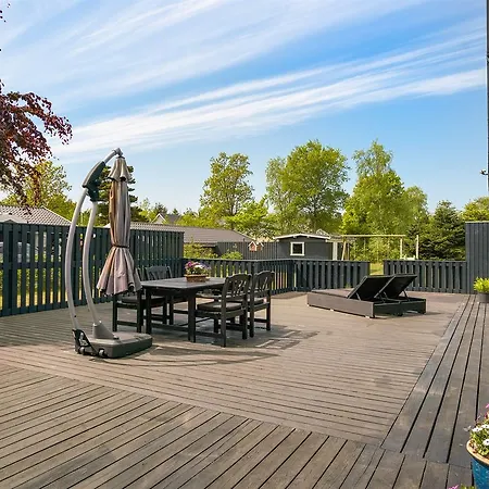 Three-bedroom Holiday In Feriehus *